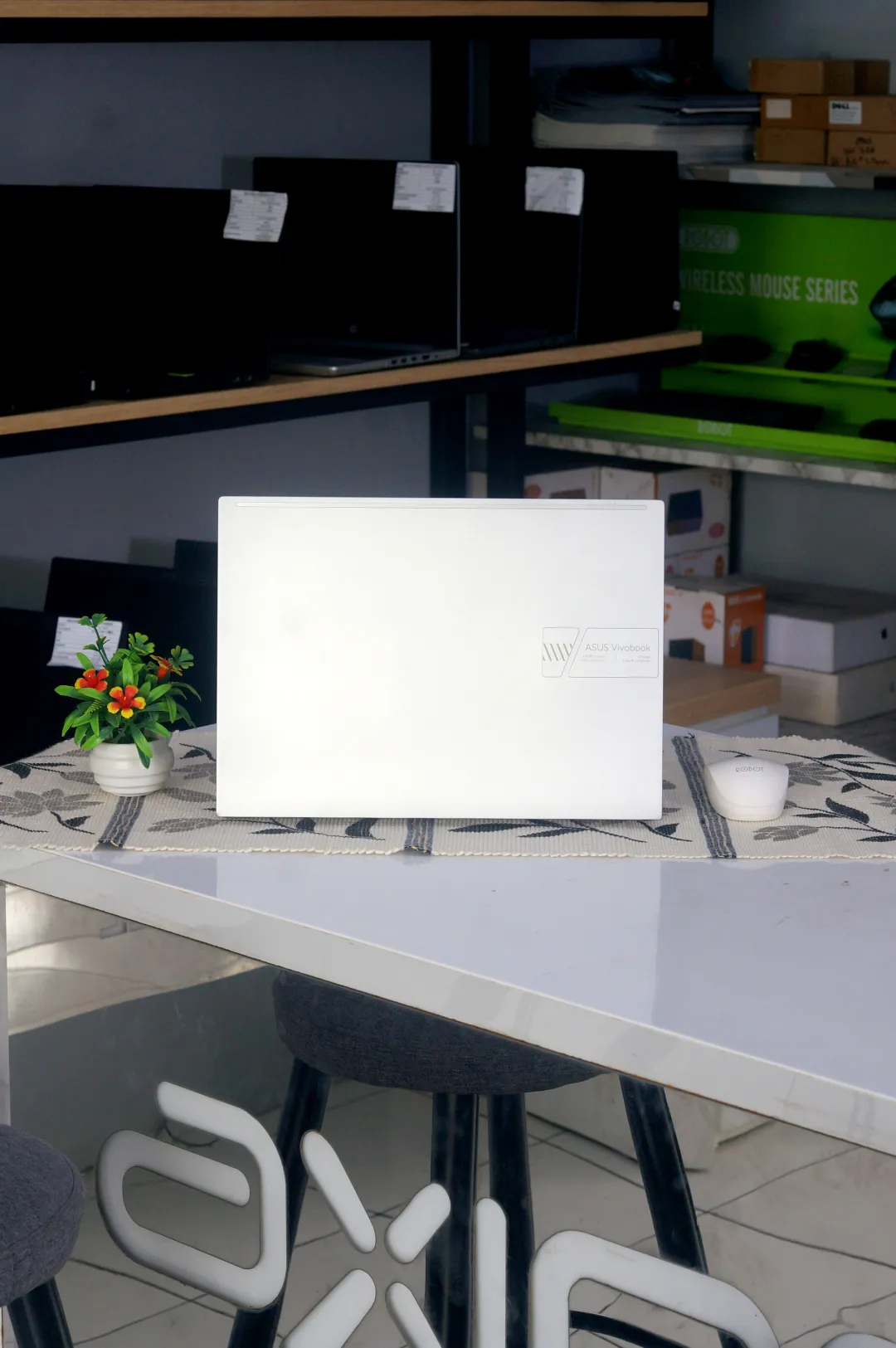 ASUS VIVOBOOK PRO 14X OLED N7400P foto 4