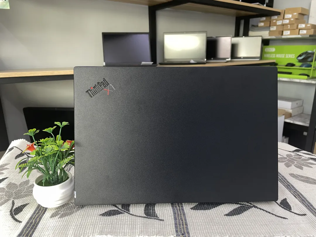 Lenovo LENOVO THINKPAD X1 CARBON GEN 8 foto 3