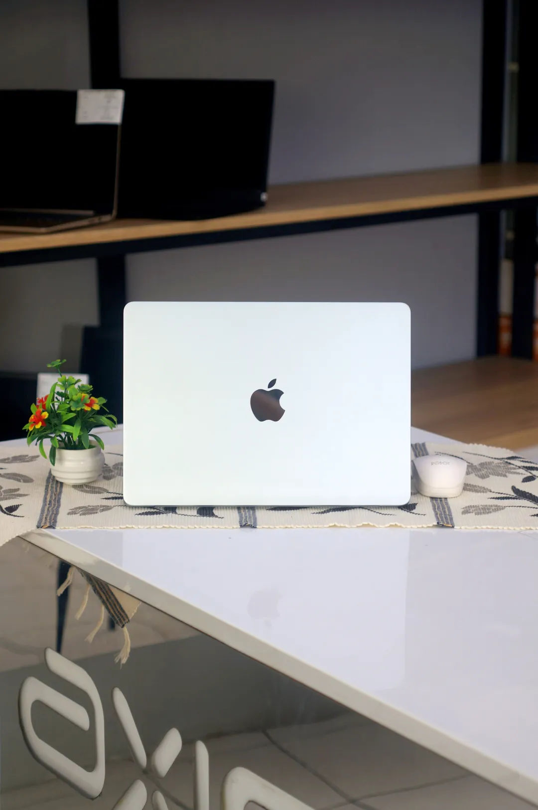 MACBOOK AIR M4 2025 GARANSI RESMI 13 Oktober 2026 foto 4