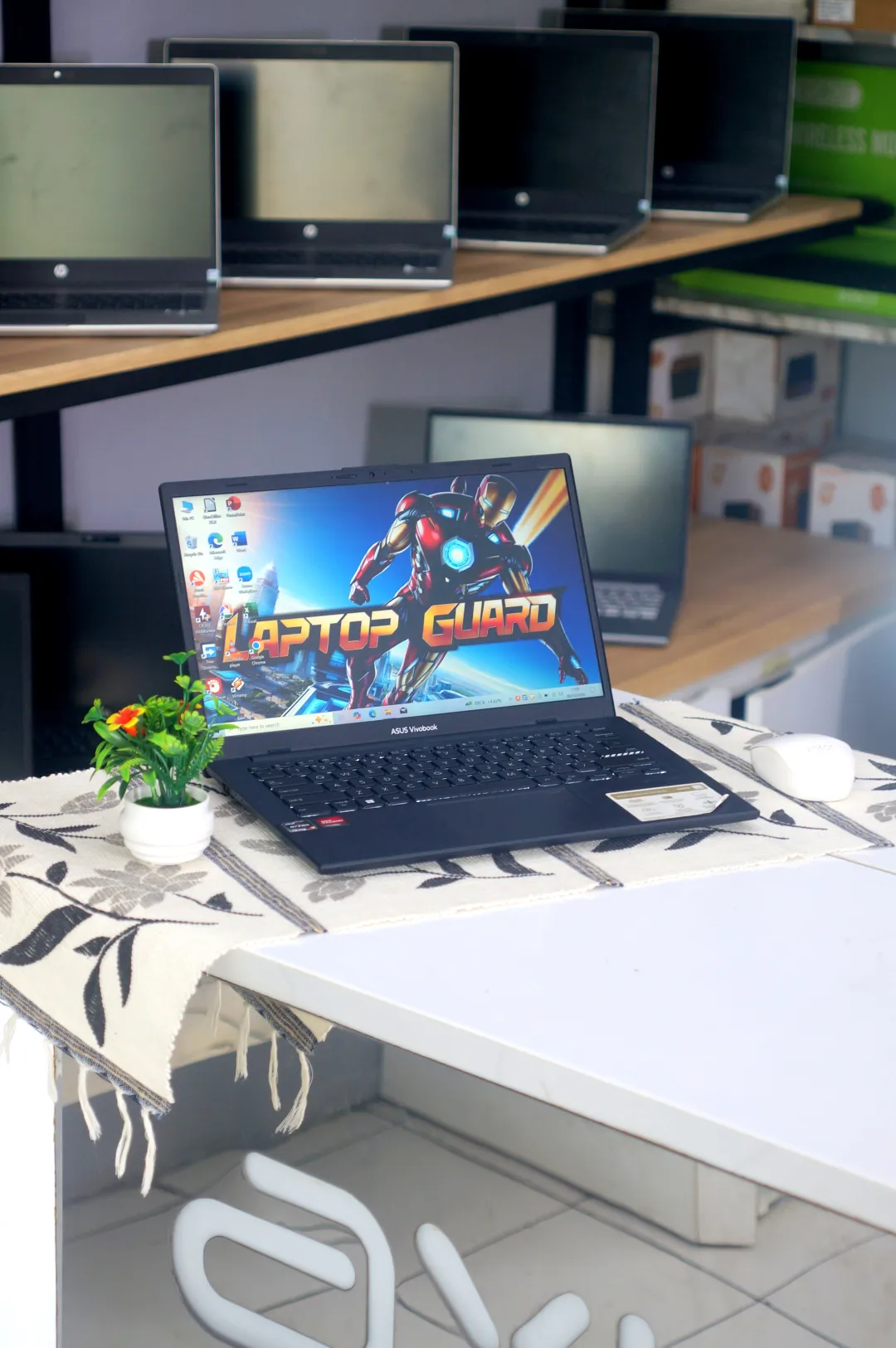 Asus VIVOBOOK E1404FA