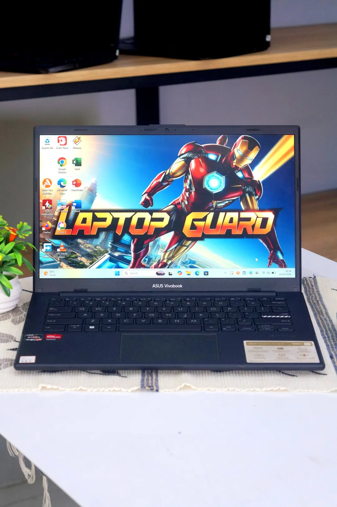 ASUS VIVOBOOK E1404F