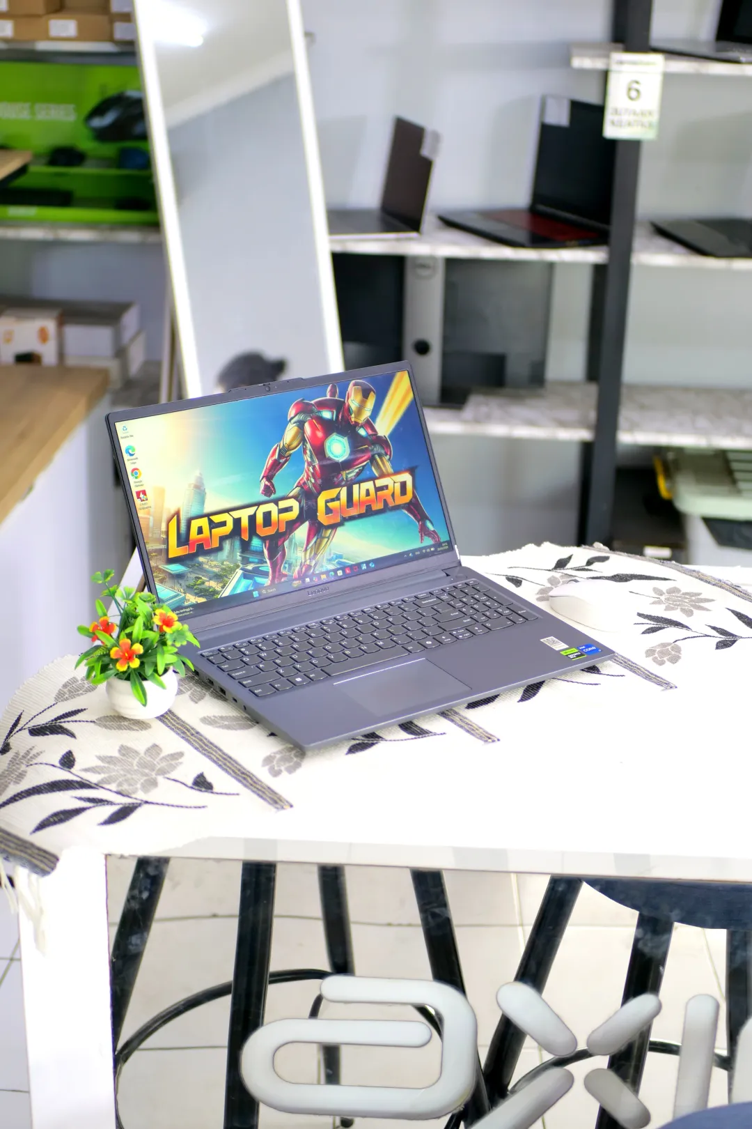 Lenovo LOQ 15IAX9E