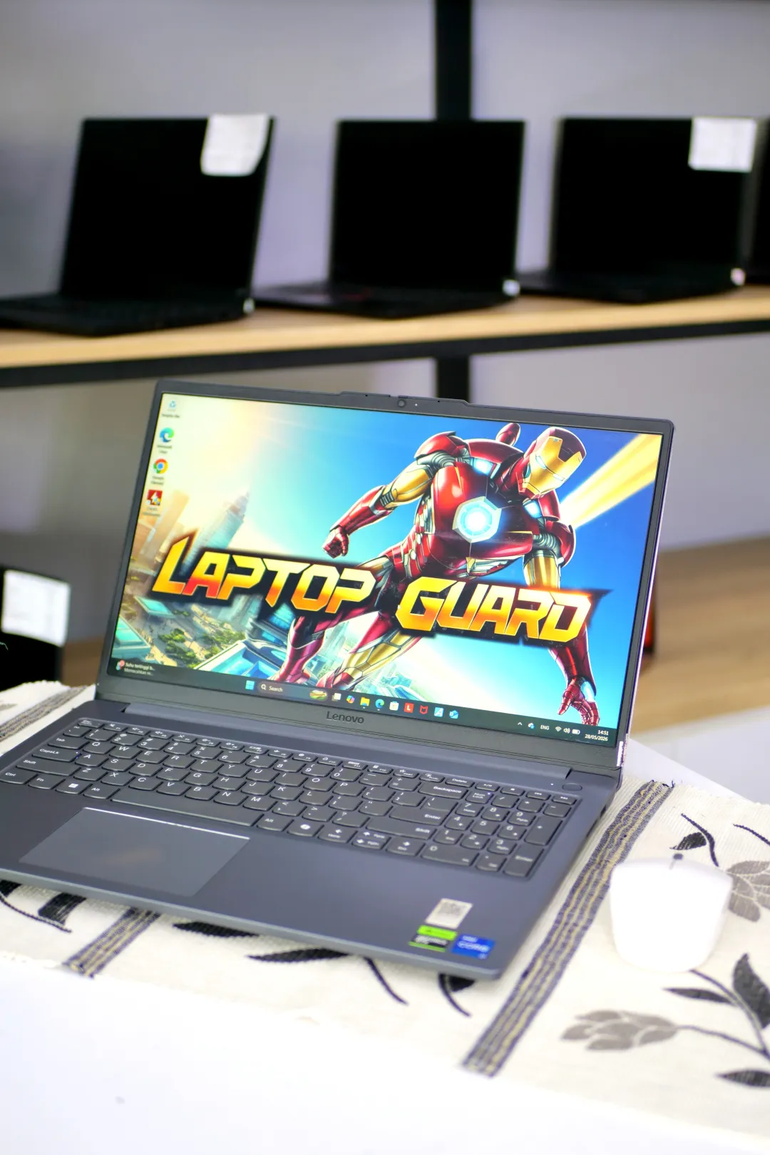 Lenovo LOQ 15IAX9E foto 2