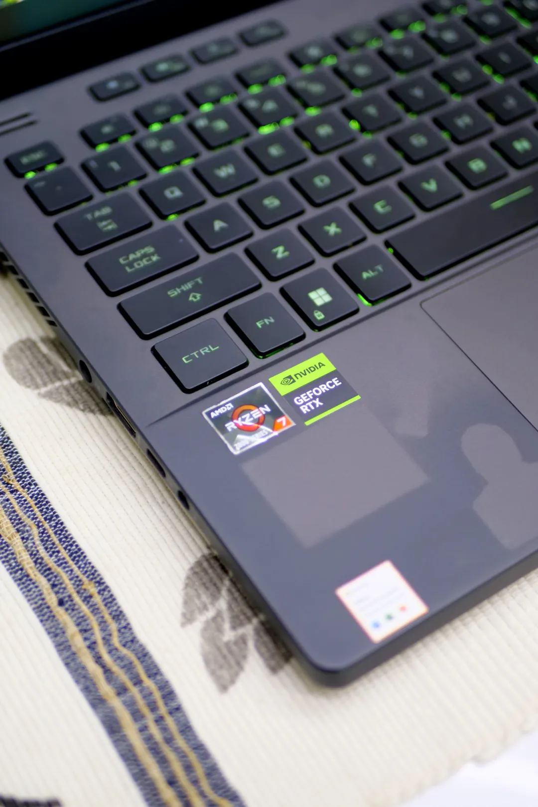 Asus ROG ZEPHYRUS GA402N foto 2