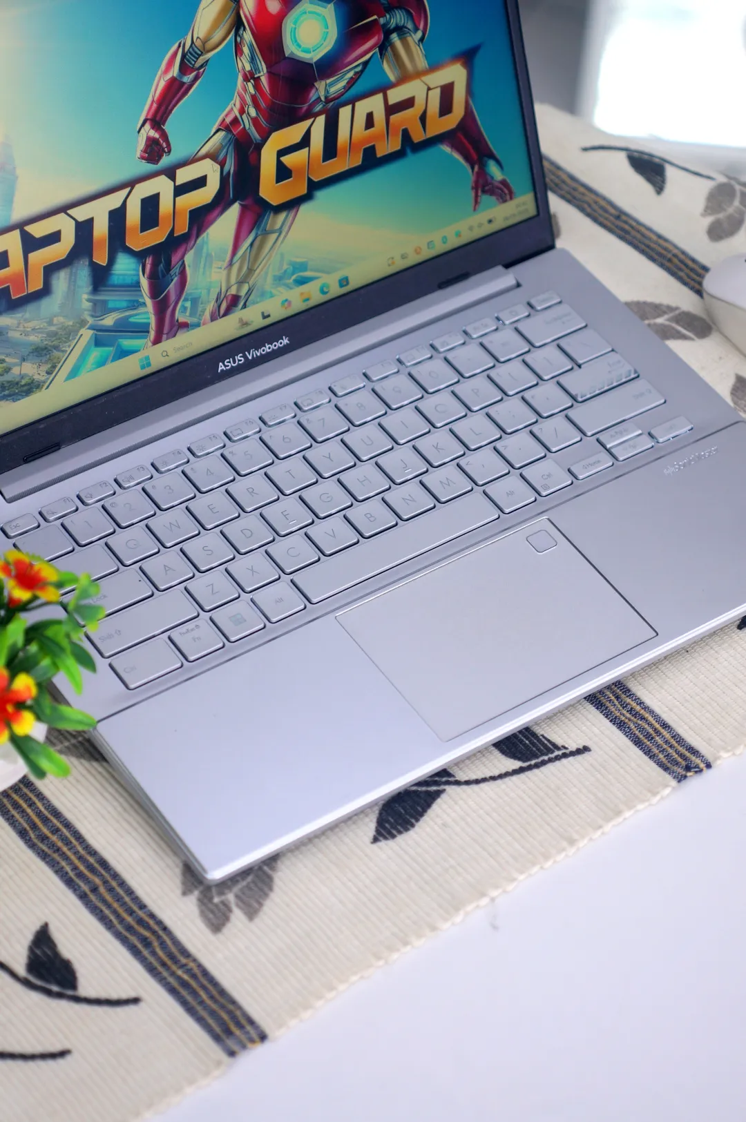 Asus VIVOBOOK E1404FA foto 2