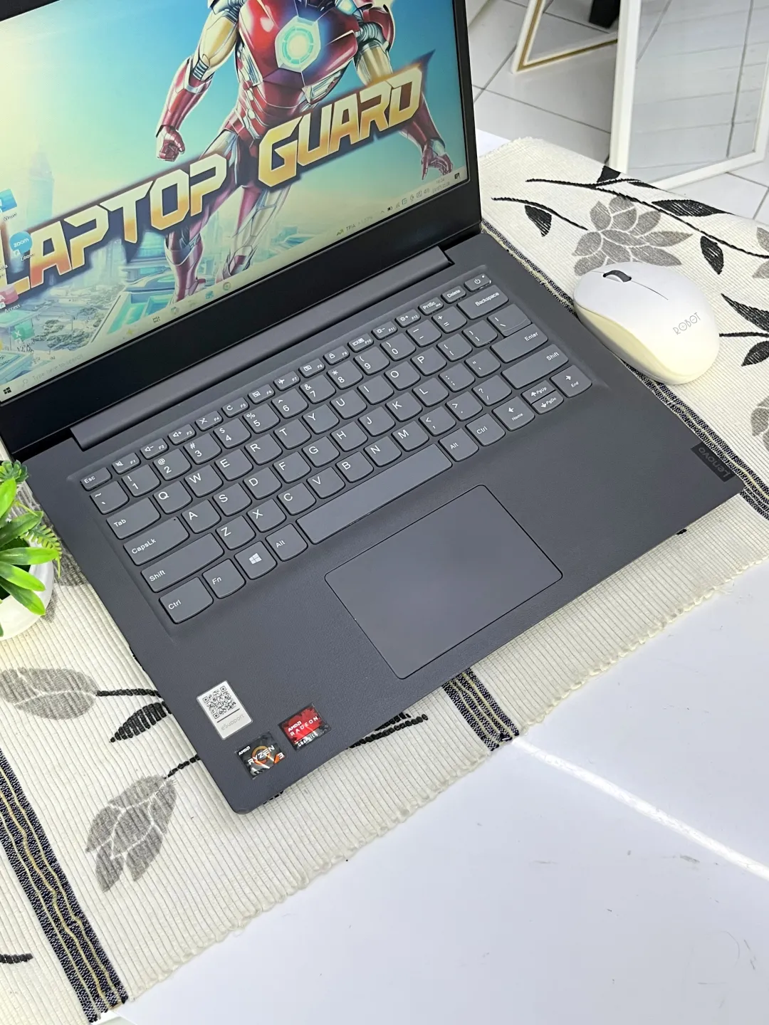 Lenovo V14 ADA foto 2