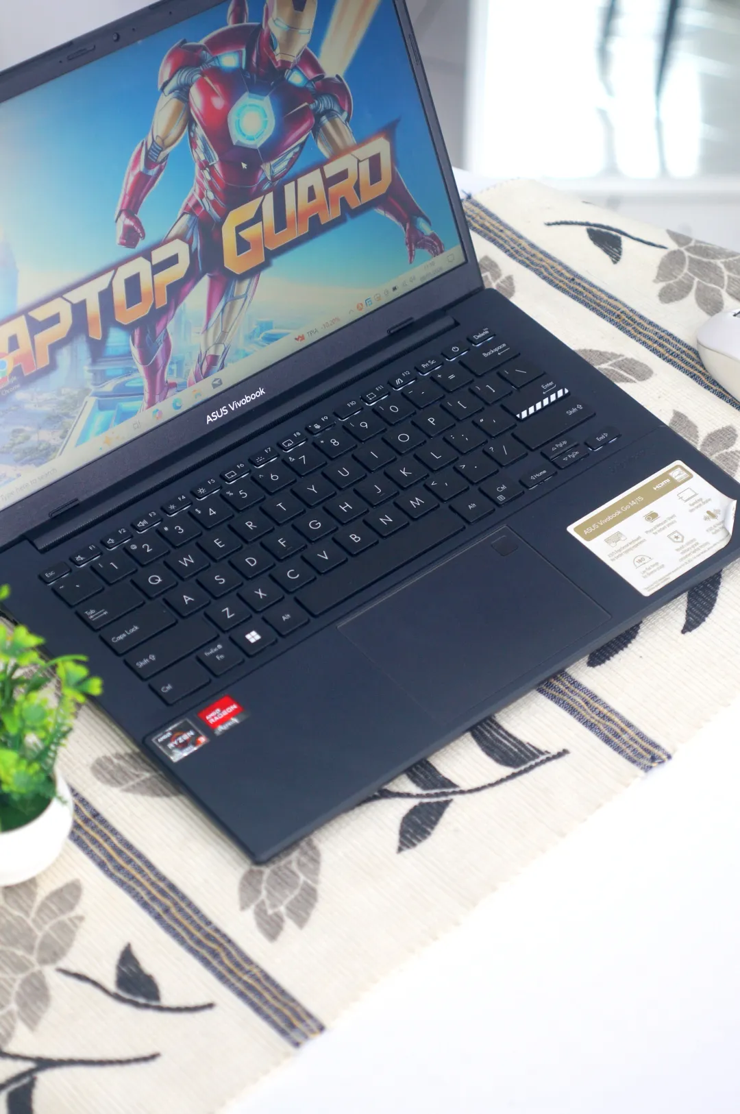 Asus VIVOBOOK E1404FA foto 2