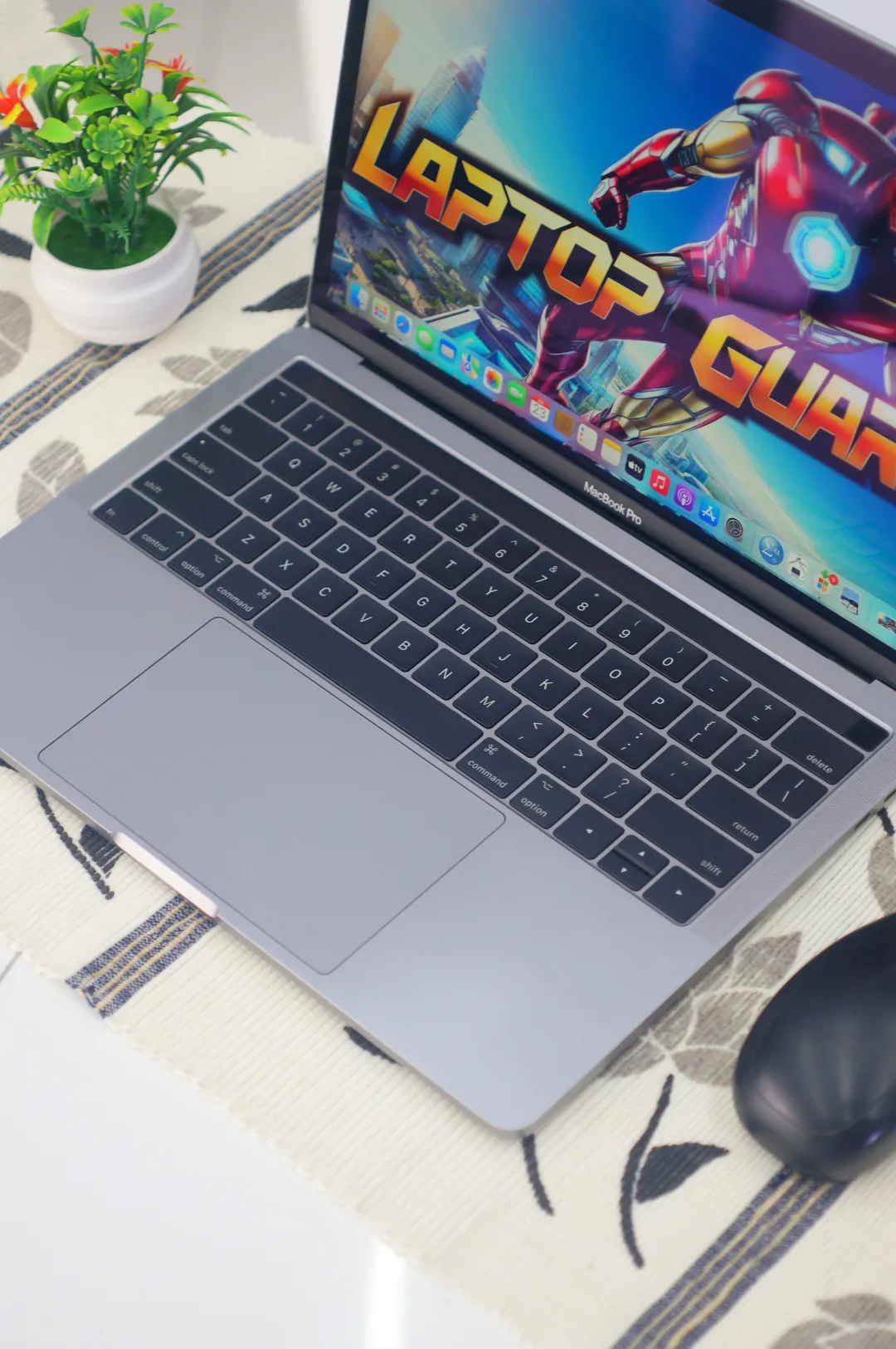 APPLE MACBOOK PRO 2017 foto 2