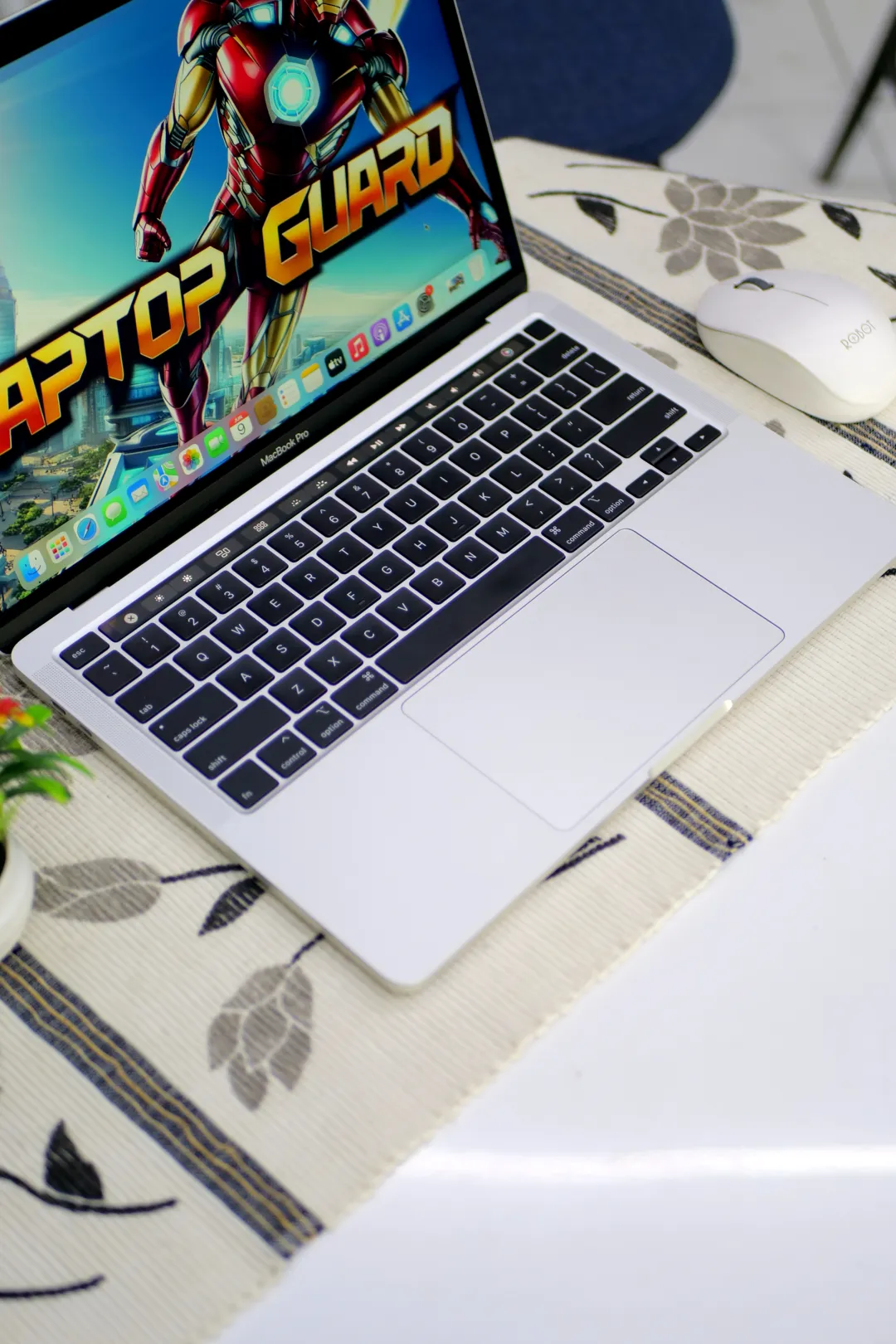 APPLE MACBOOK PRO 2020 foto 2