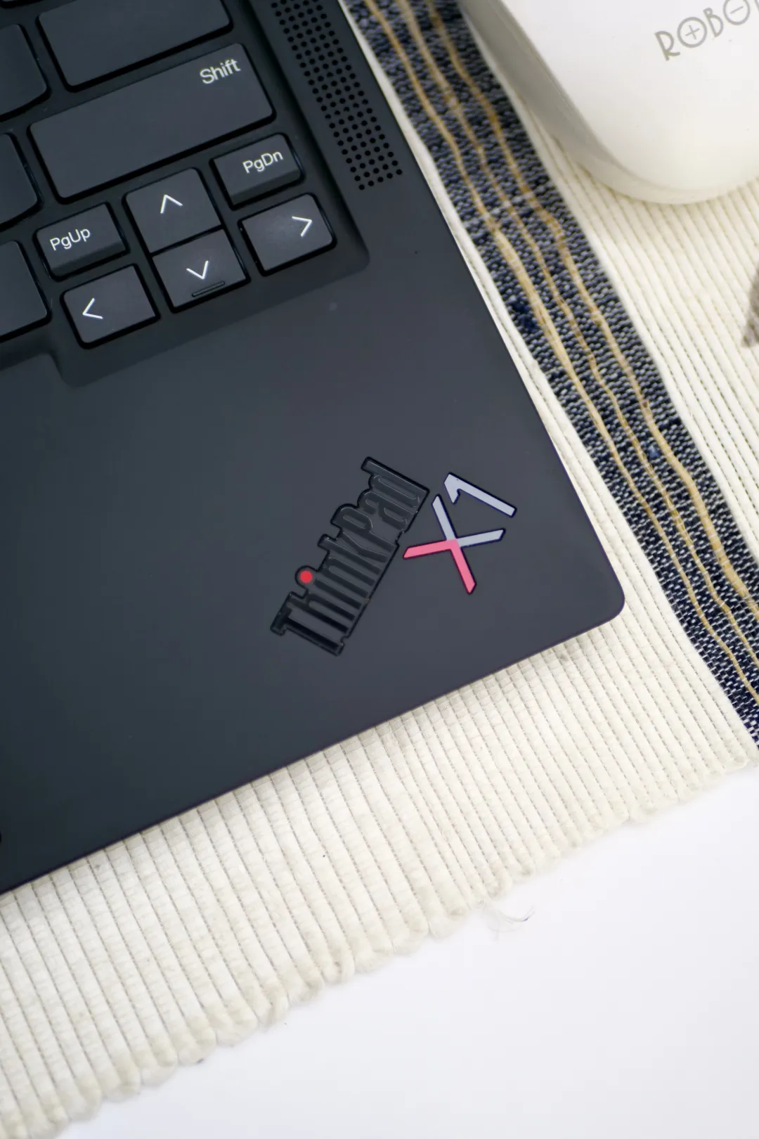 Lenovo THINKPAD X1 CARBON GEN 10 foto 2
