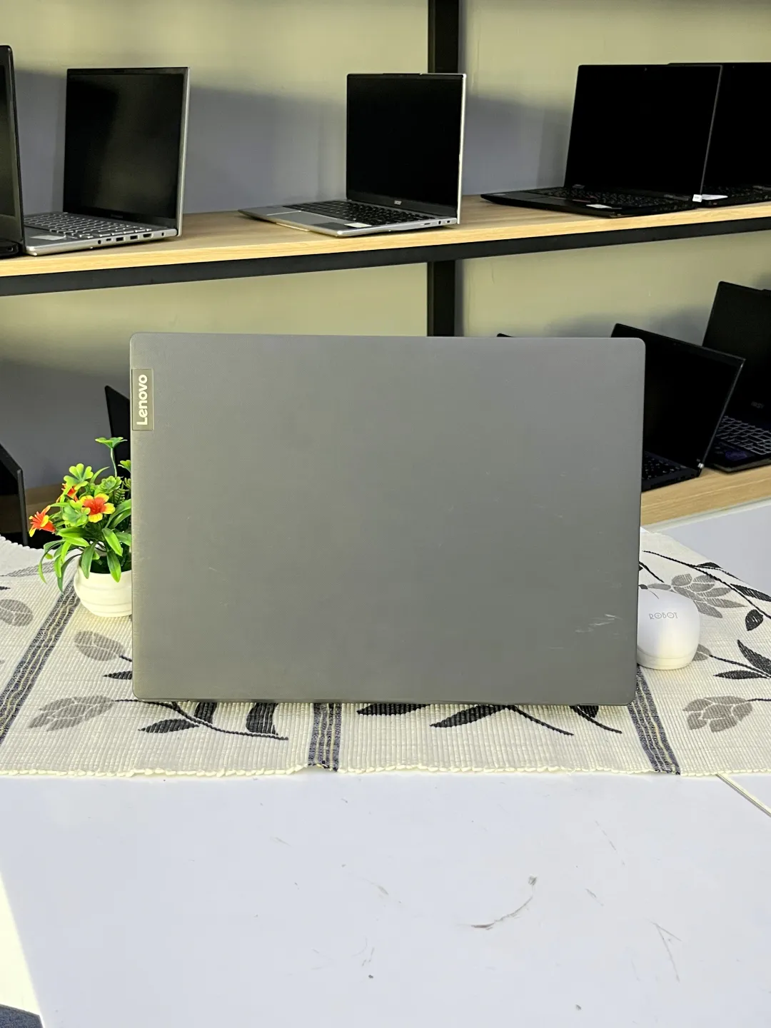 Lenovo V14 ADA foto 3