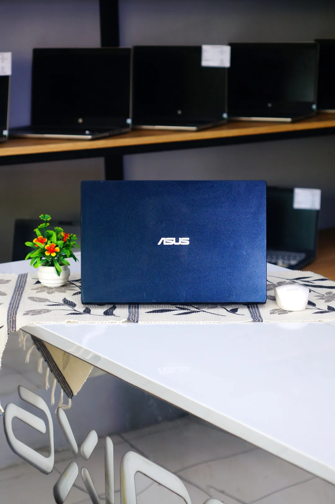 Asus L410M foto 3