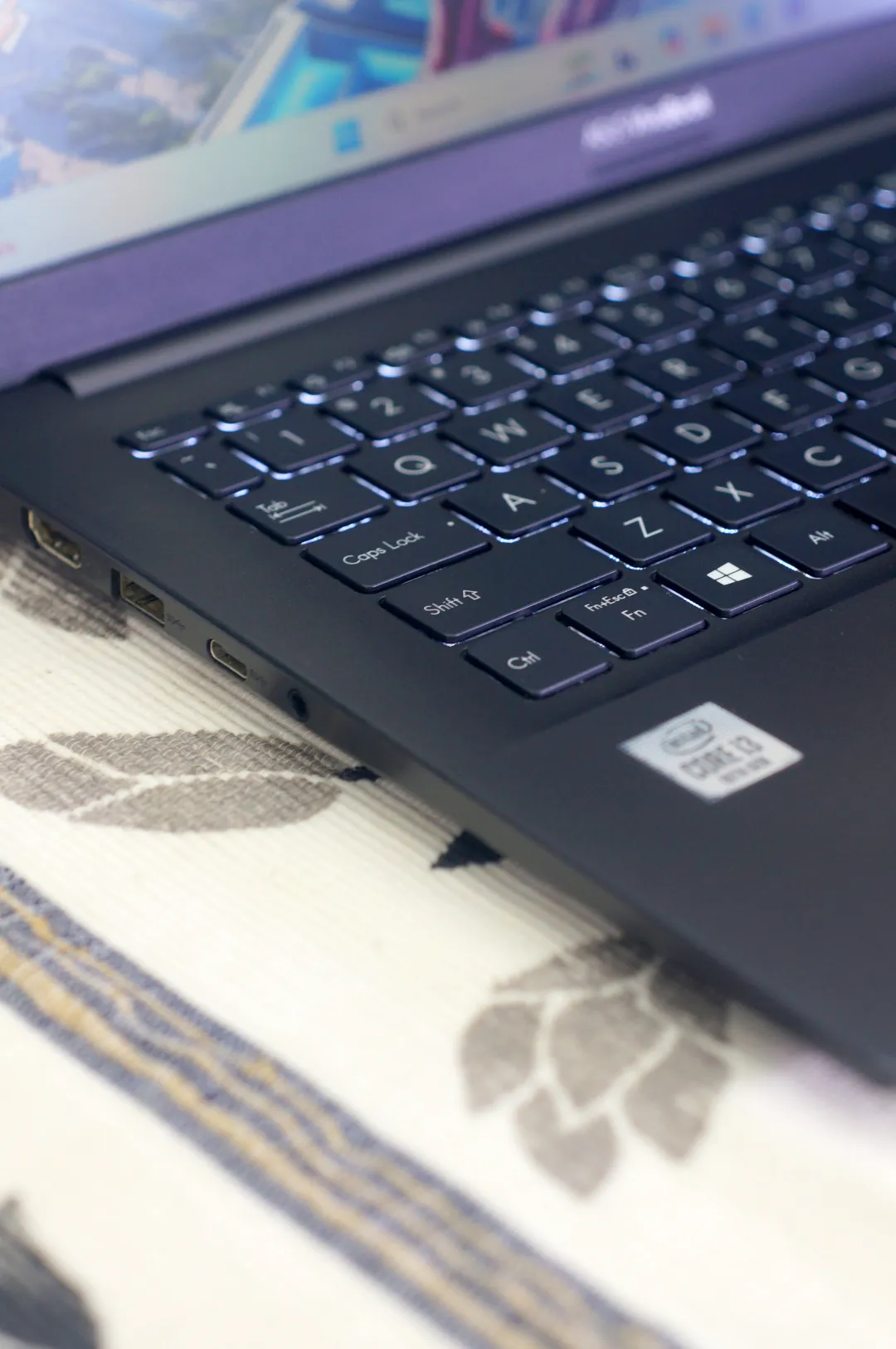 ASUS VIVOBOOK K1413F foto 3