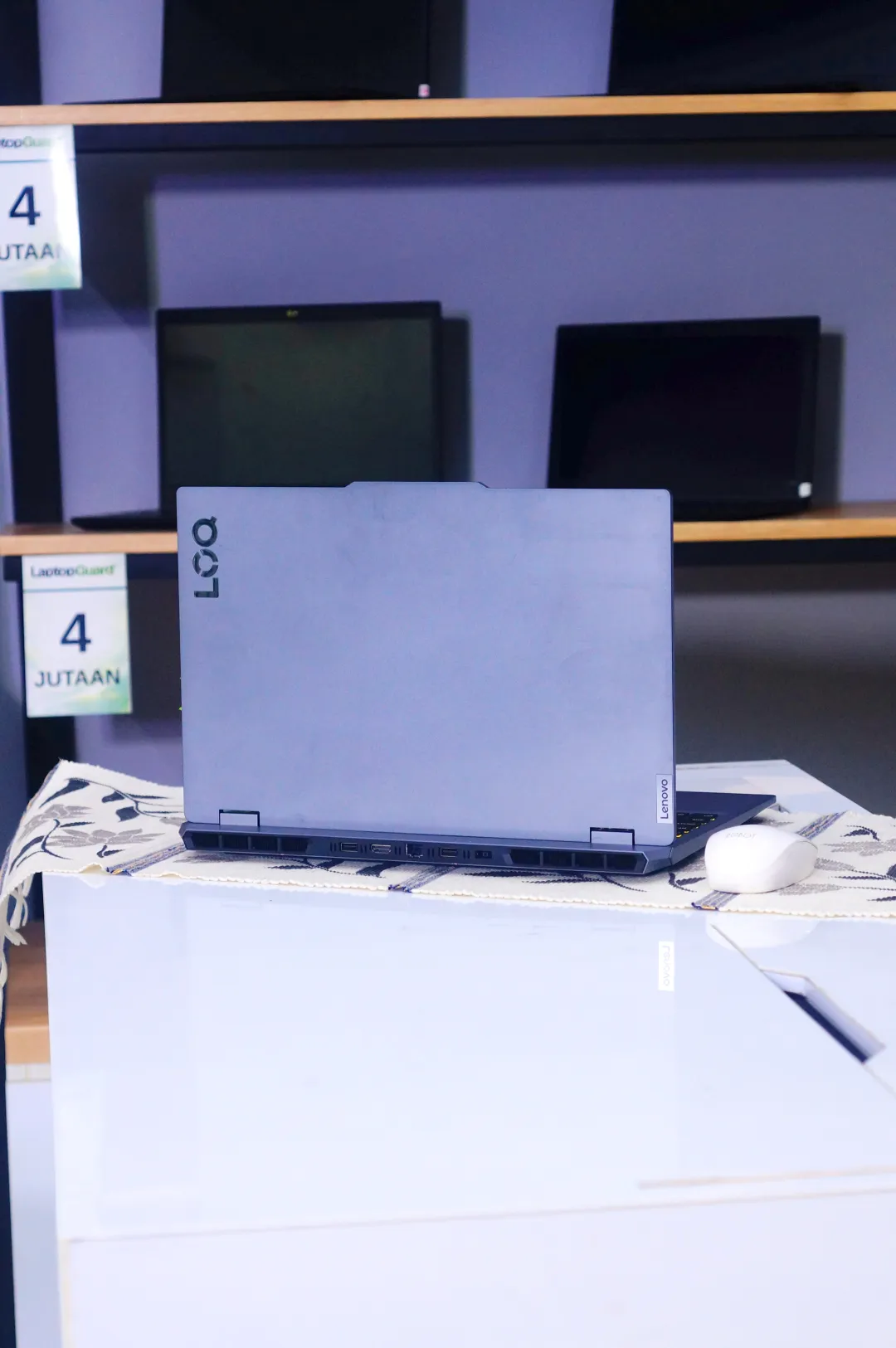 Lenovo LOQ 15IRX9 foto 3