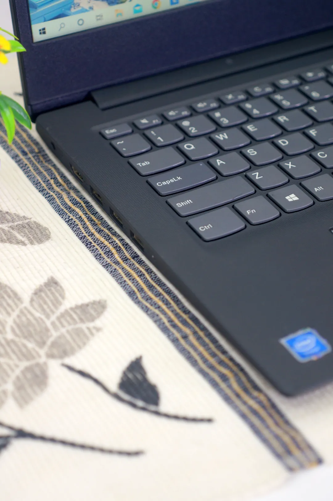 Lenovo IDEAPAD 3 14IGL05 foto 3