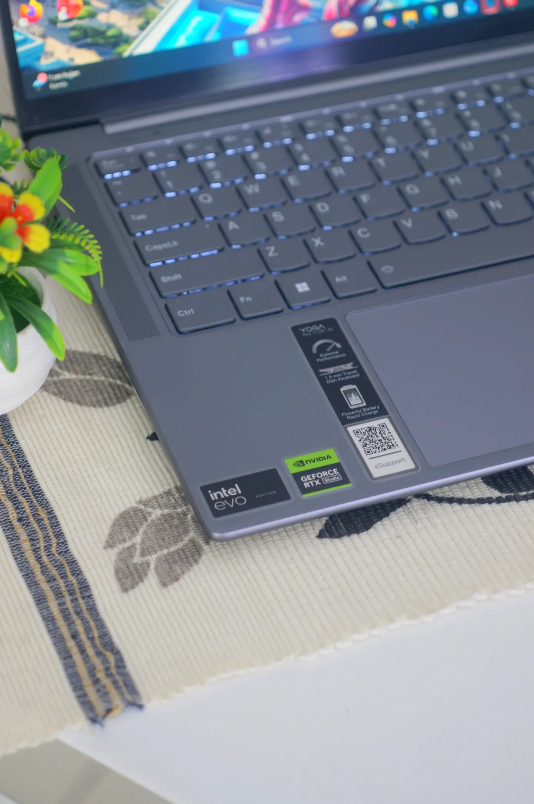 LENOVO YOGA PRO 7i 14IMH9 foto 3