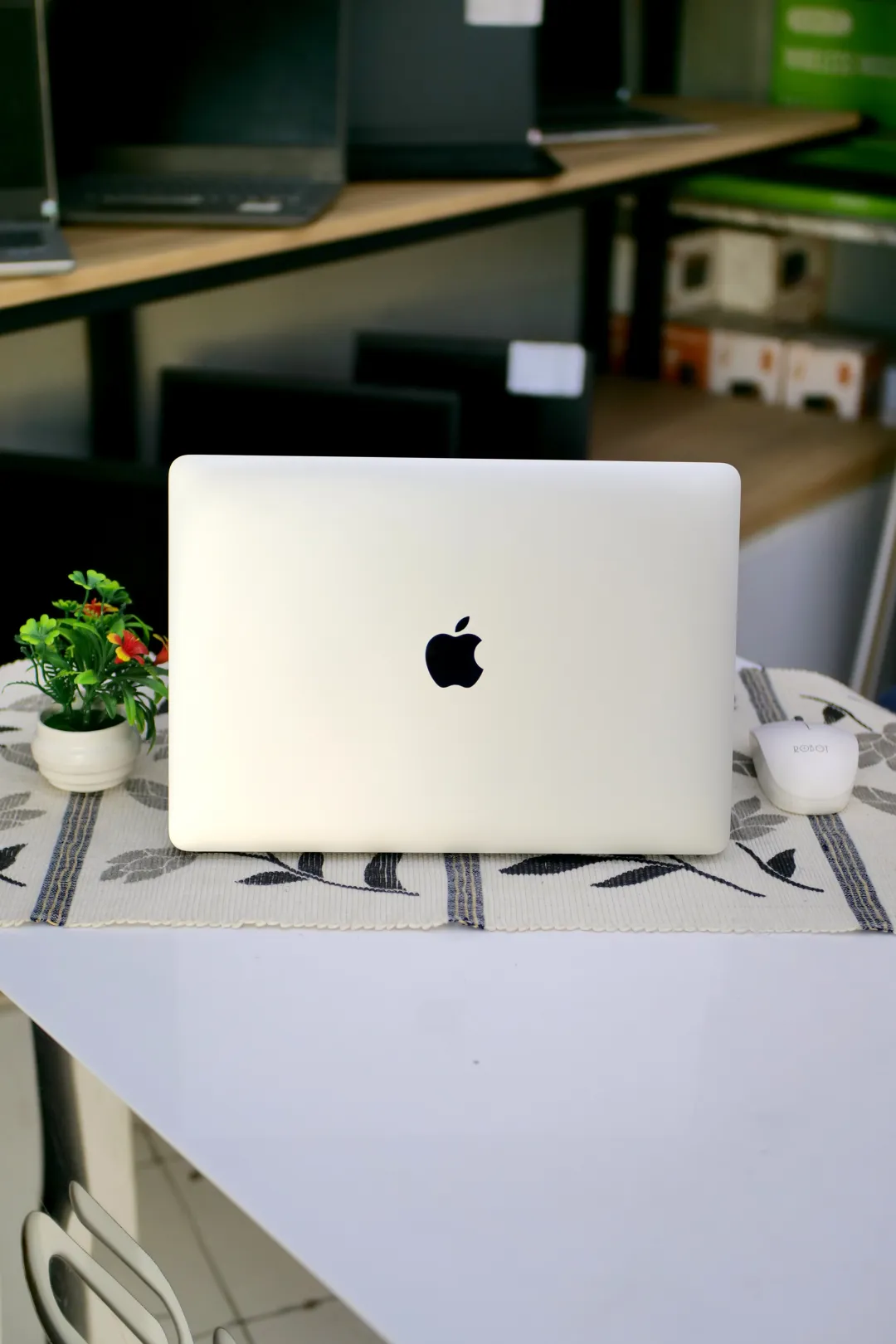 APPLE MACBOOK PRO 2020 foto 4