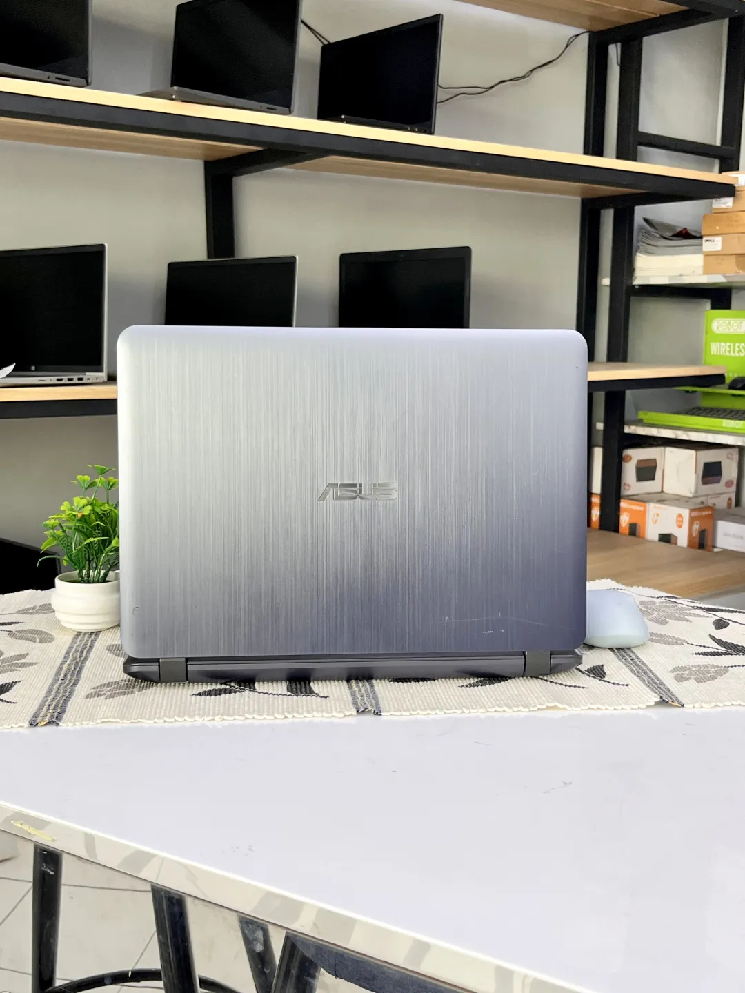 Asus VIVOBOOK A407U foto 4