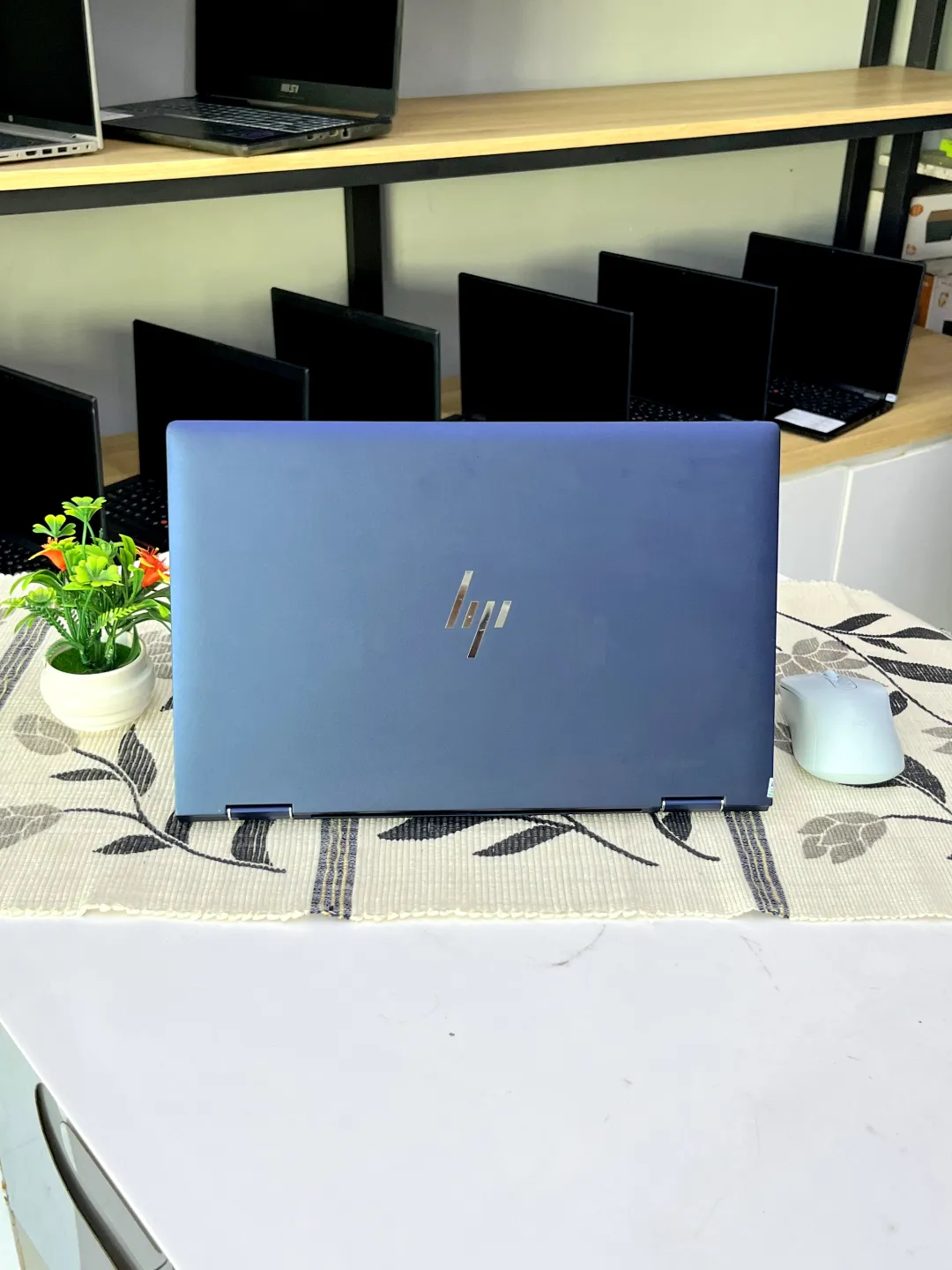 HP DRAGONFLY TOUCHSCREEN foto 4