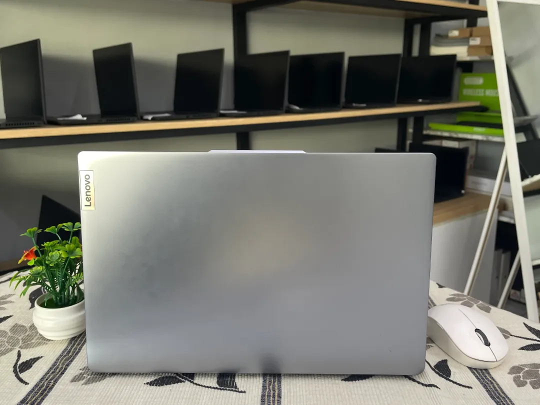 Lenovo IDEAPAD SLIM 3I foto 4