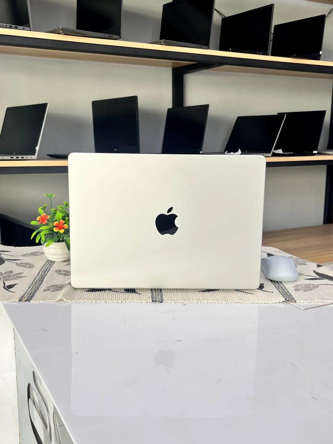 APPLE MACBOOK PRO M5 foto 4