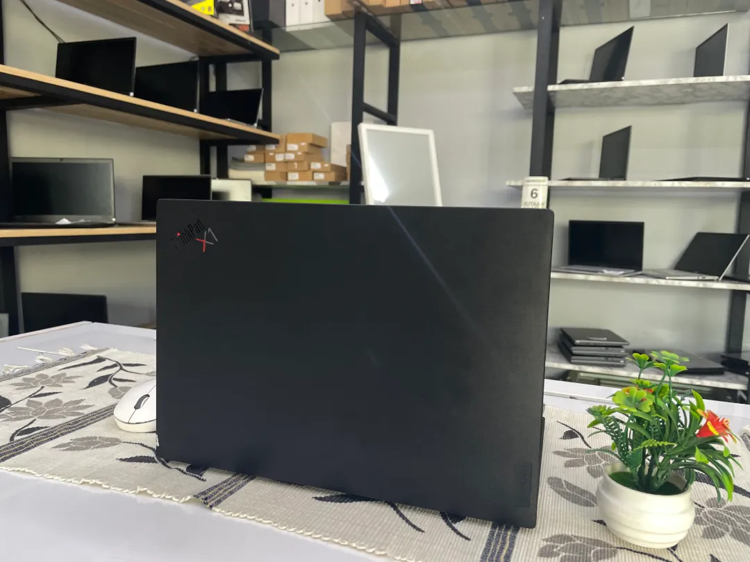 Lenovo LENOVO THINKPAD X1 CARBON GEN 9 foto 4