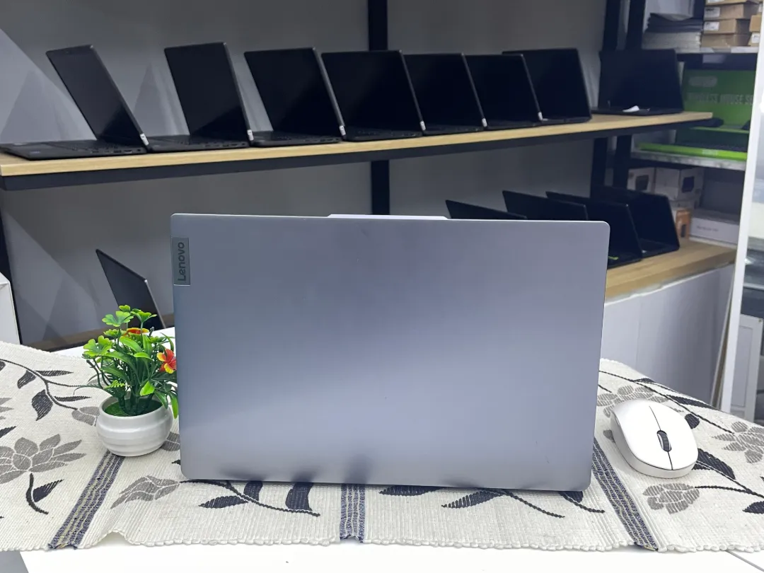 Lenovo IDEAPAD SLIM 3i foto 4
