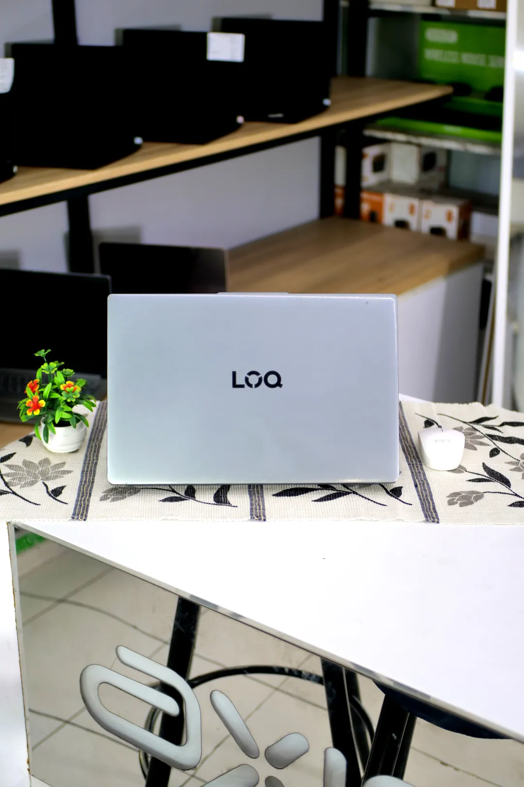 Lenovo LOQ 15IAX9E foto 4