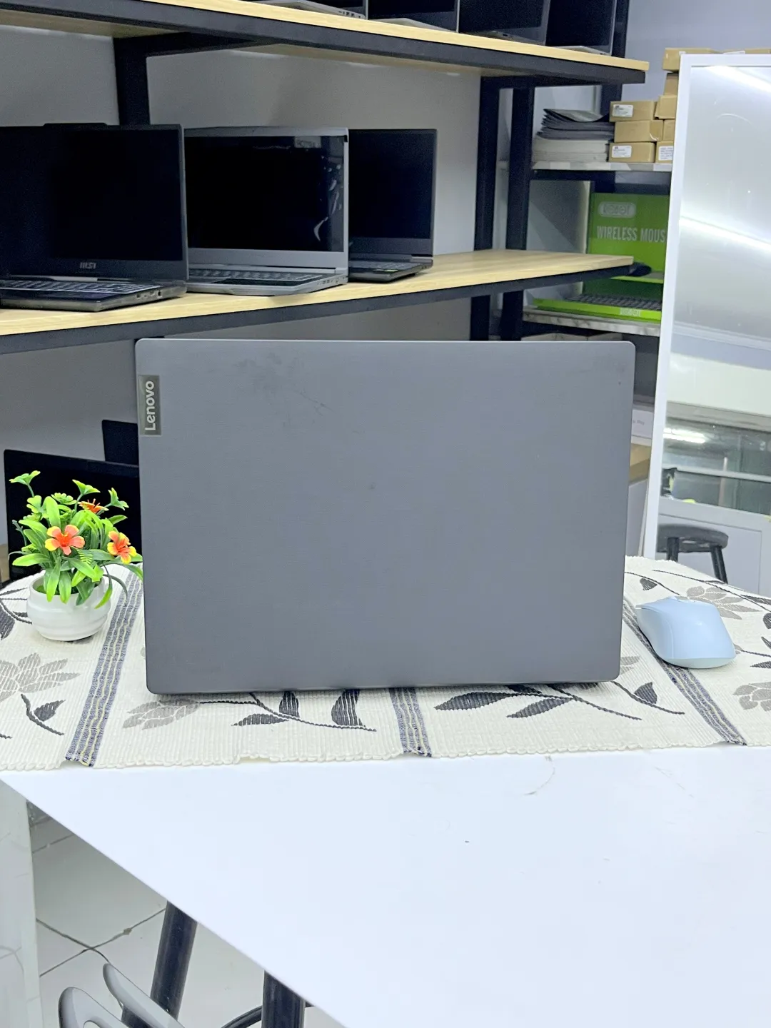 Lenovo V14-IIL foto 4